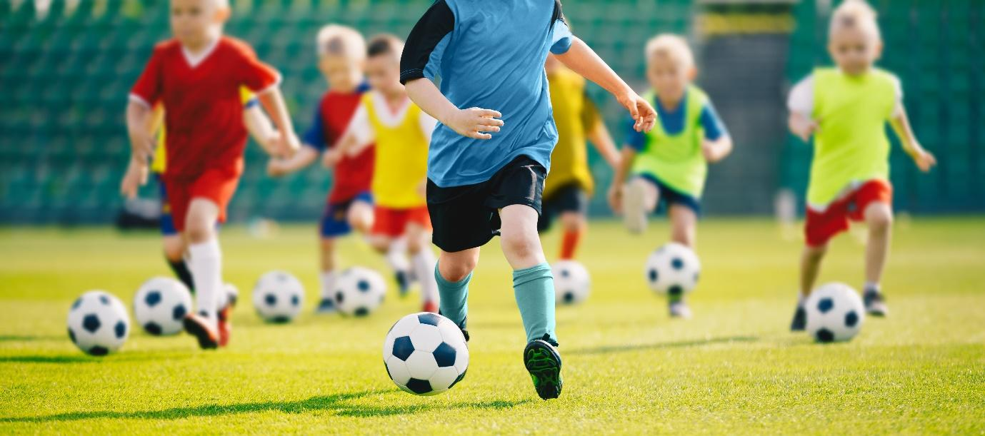 How to Choose Football Gifts for a Child