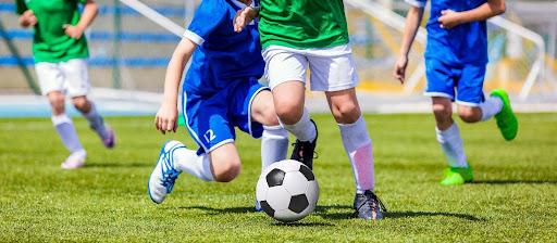 Choosing Creative Birthday Gifts for Football Lovers